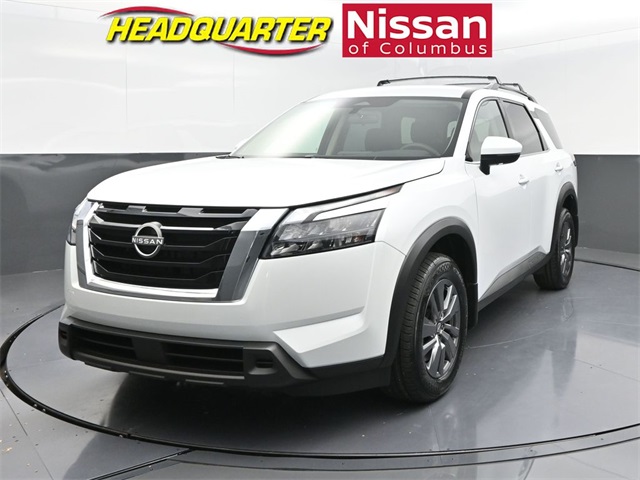 2025 Nissan Pathfinder SV's photo