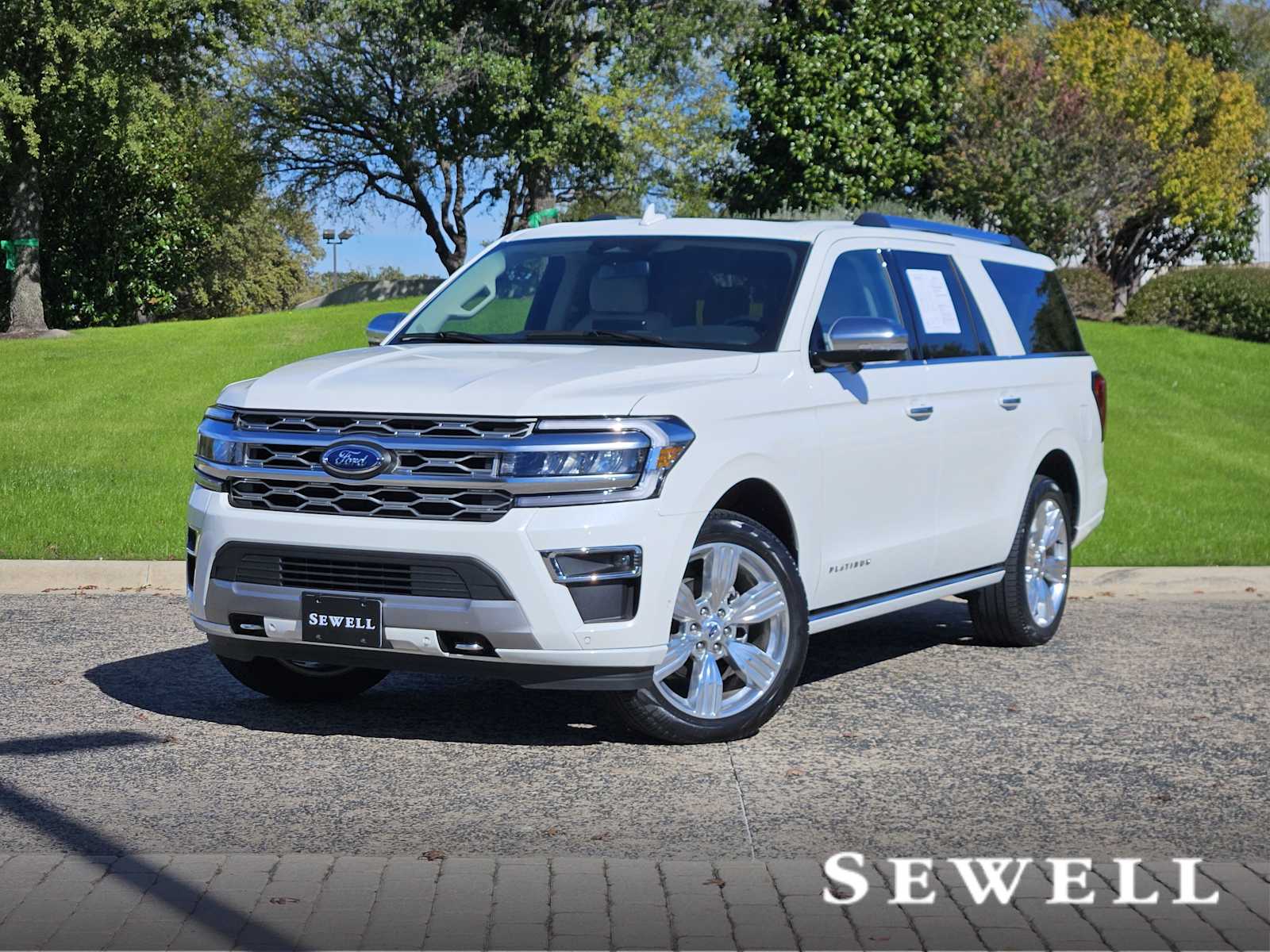 2024 Ford Expedition Platinum's photo