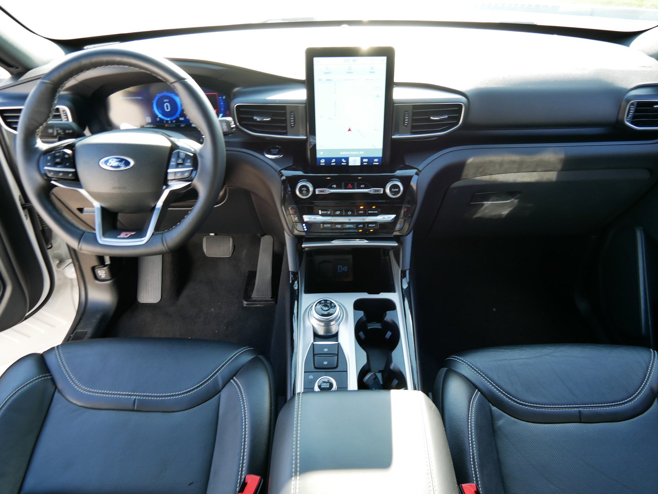 2023 Ford Explorer ST photo 10