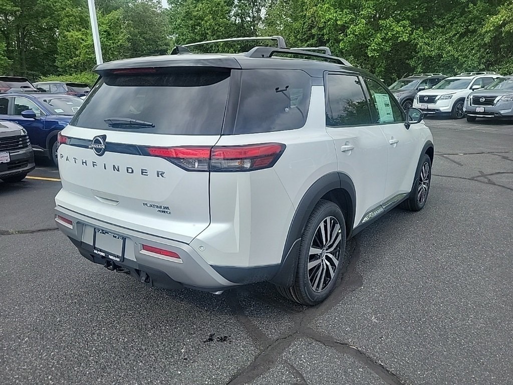 2025 Nissan Pathfinder Platinum photo 4