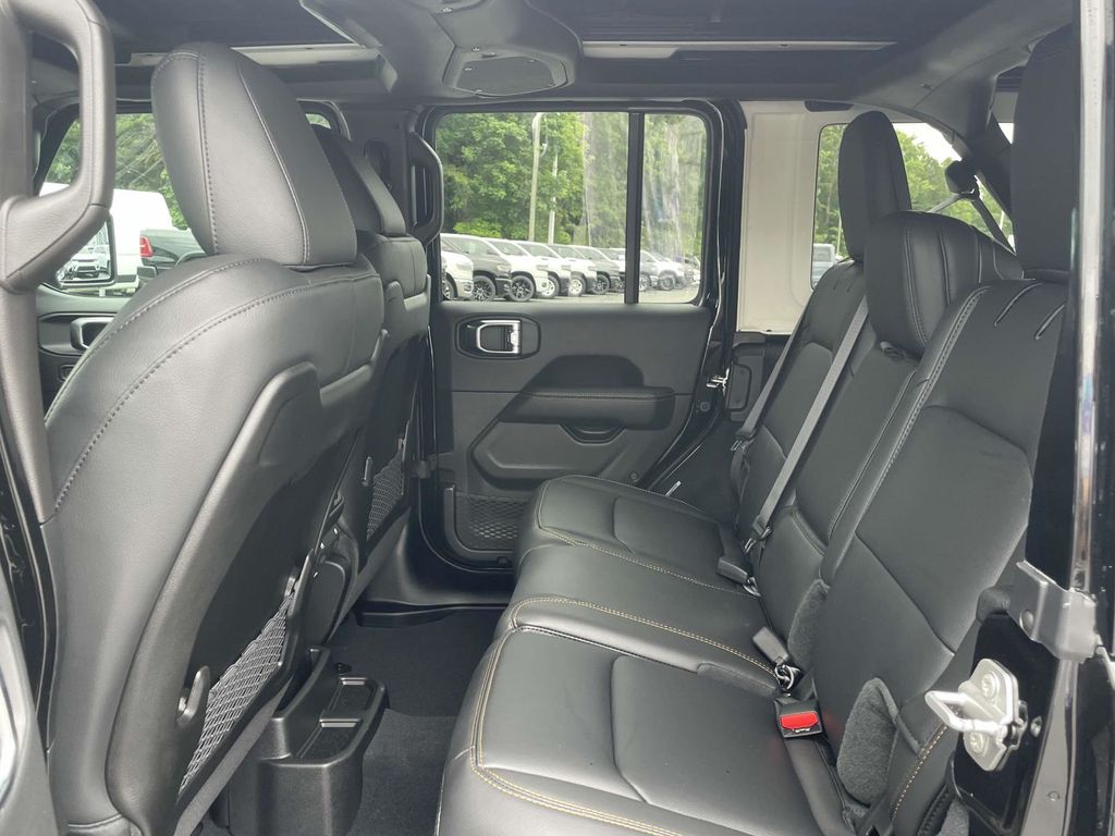 2025 Jeep Wrangler Sahara photo 18