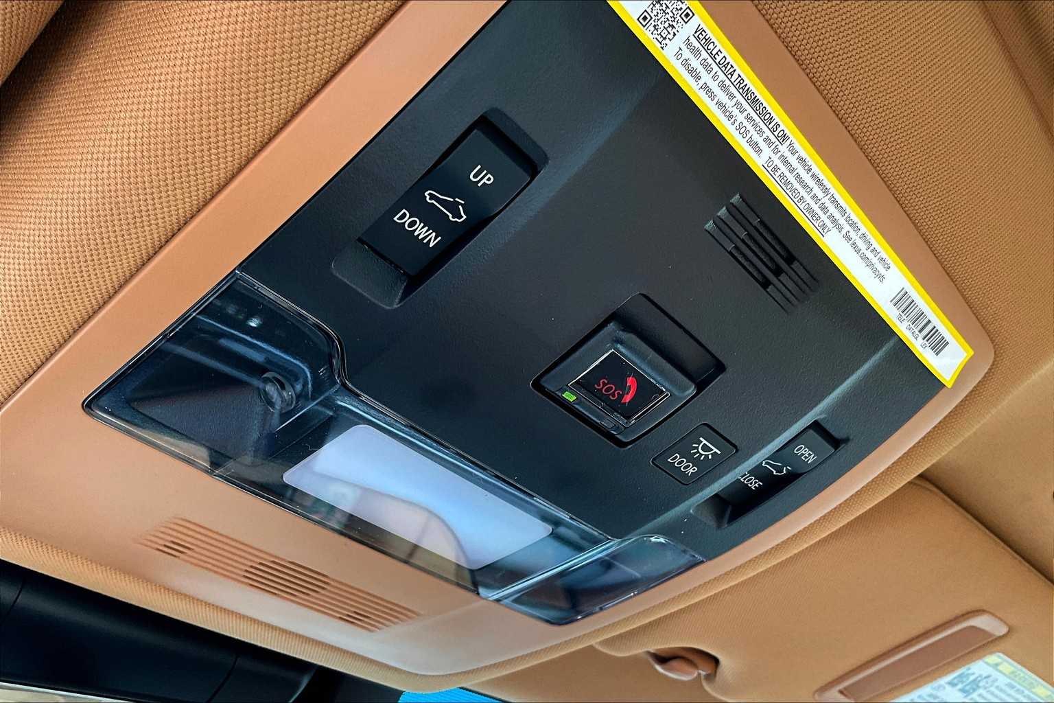 2025 Lexus ES 300h photo 13