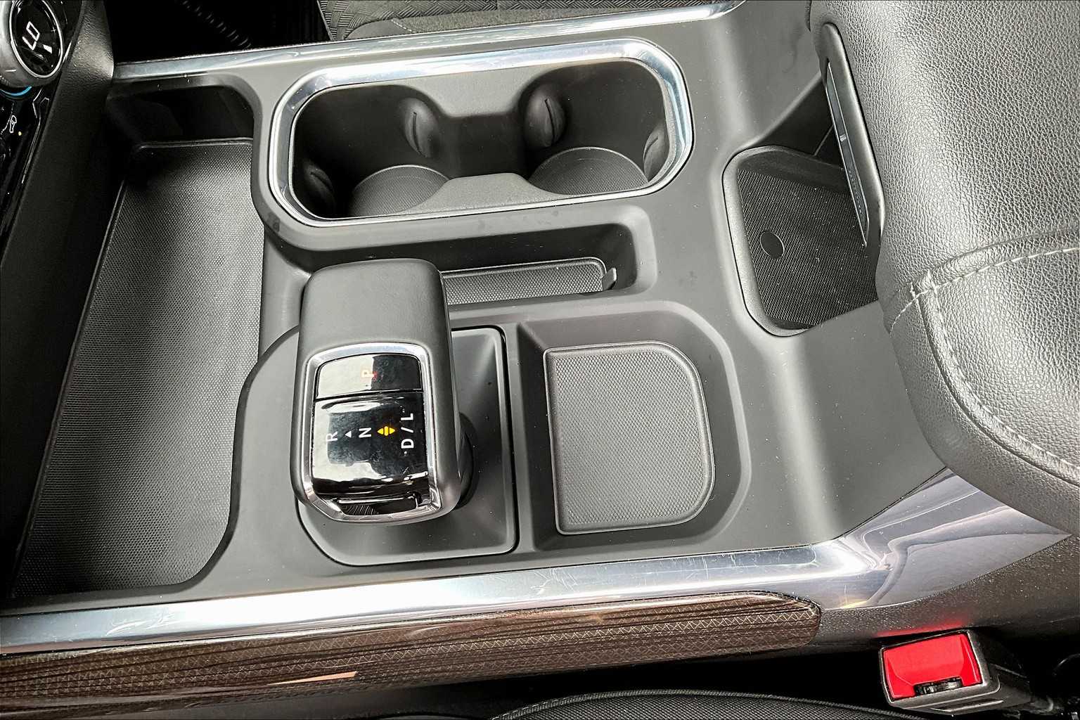 2024 Chevrolet Silverado 1500 RST photo 13