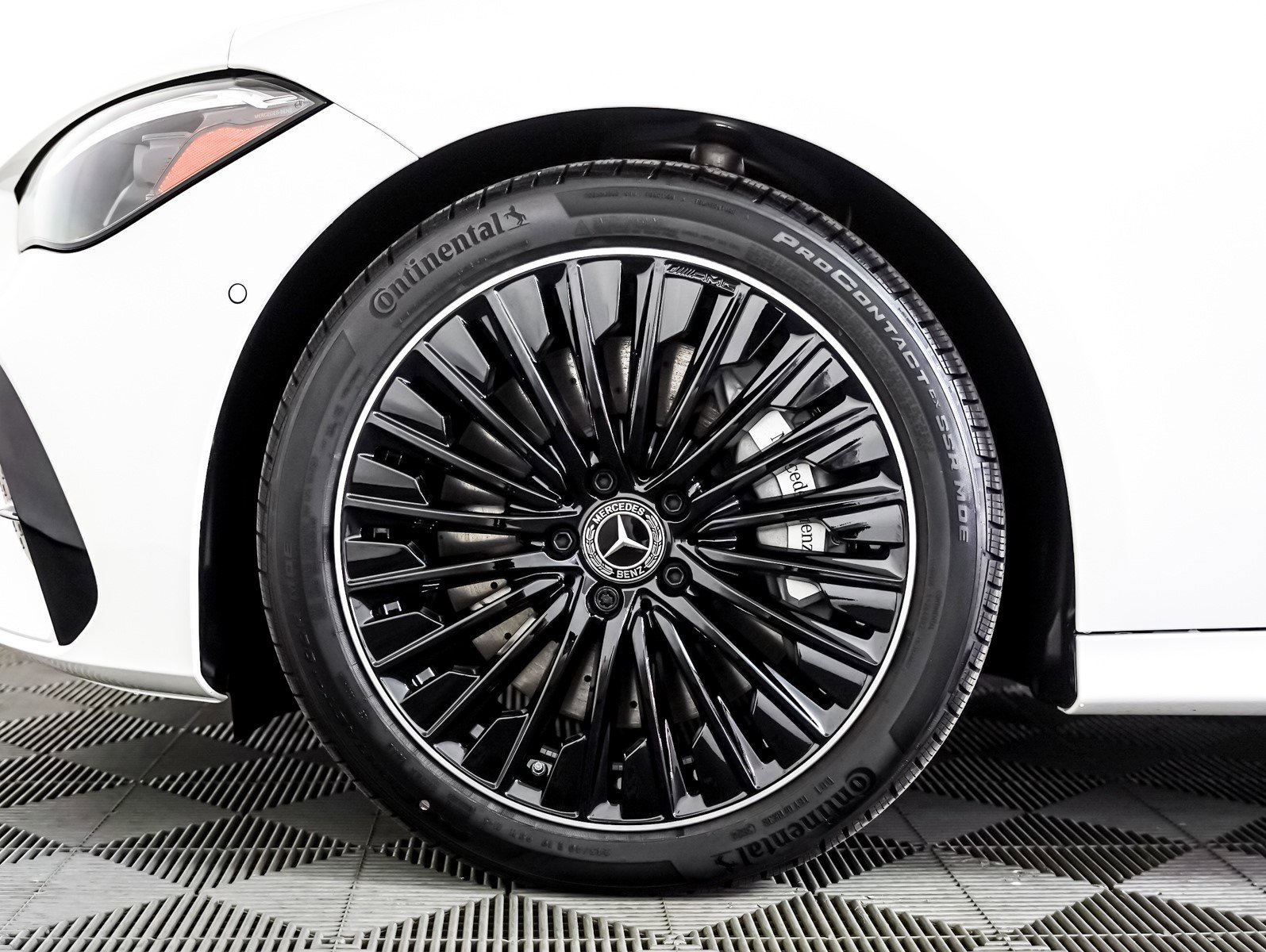 2025 Mercedes Benz CLE 450 4MATIC photo 4