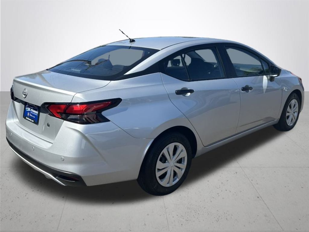 2025 Nissan Versa 1.6 S photo 7