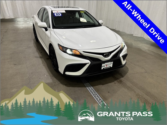 2023 Toyota Camry SE's photo