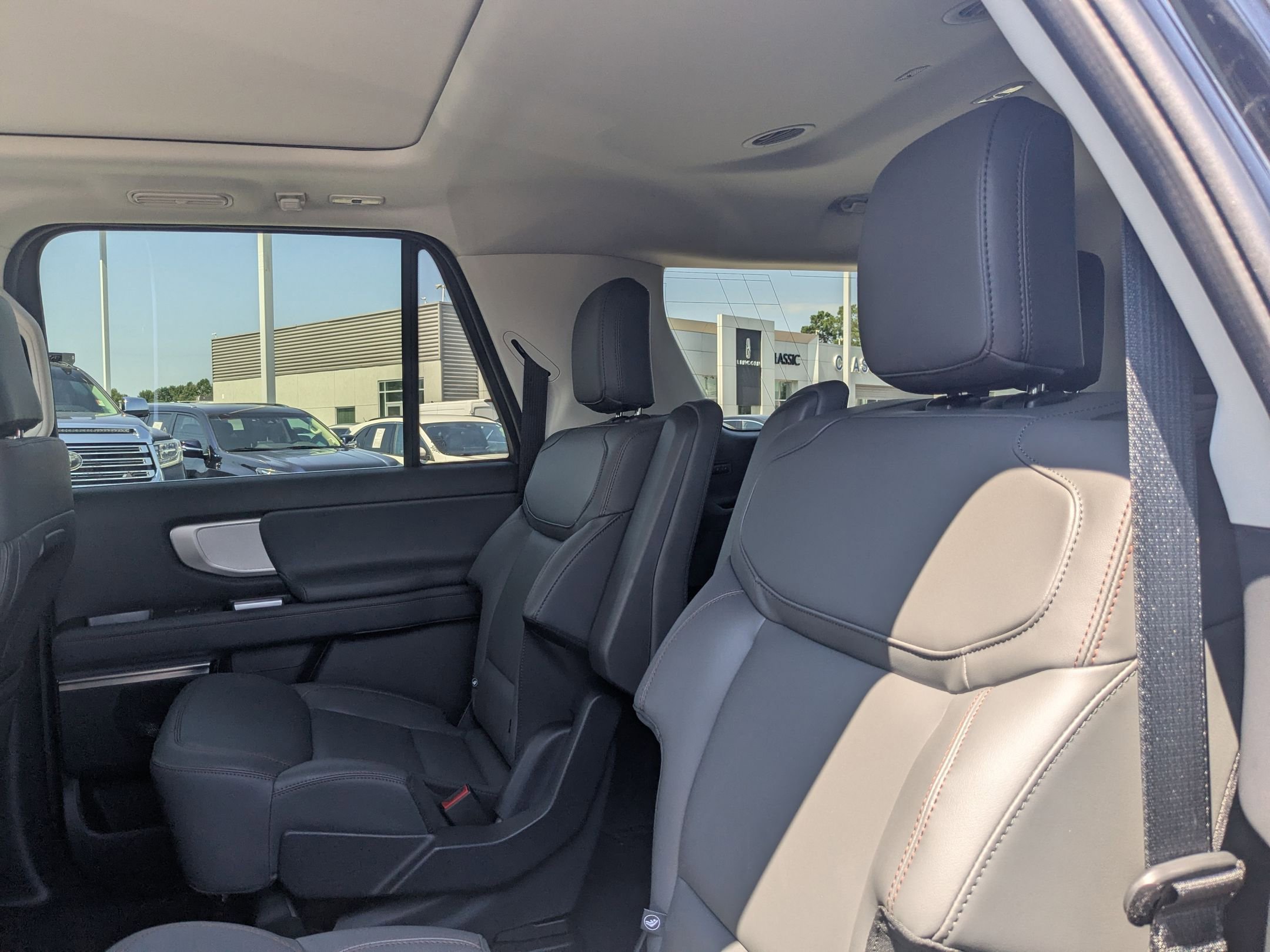 2025 Ford Expedition MAX photo 24