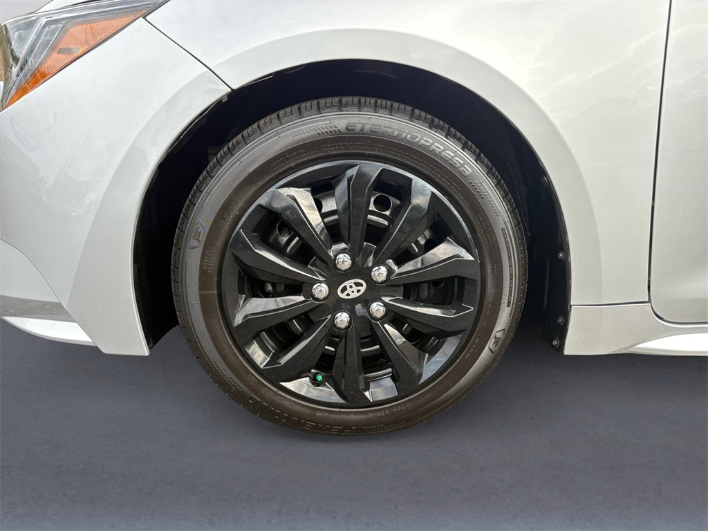 2023 Toyota Corolla LE photo 9