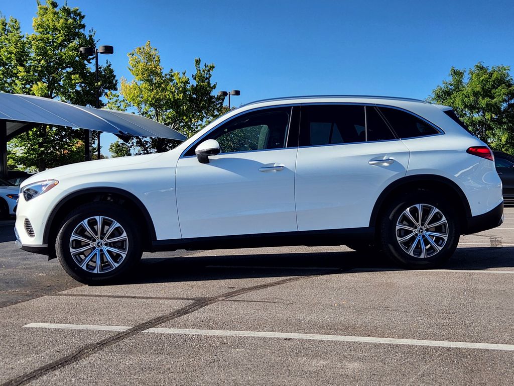 2026 Mercedes Benz GLC 300 4MATIC photo 4