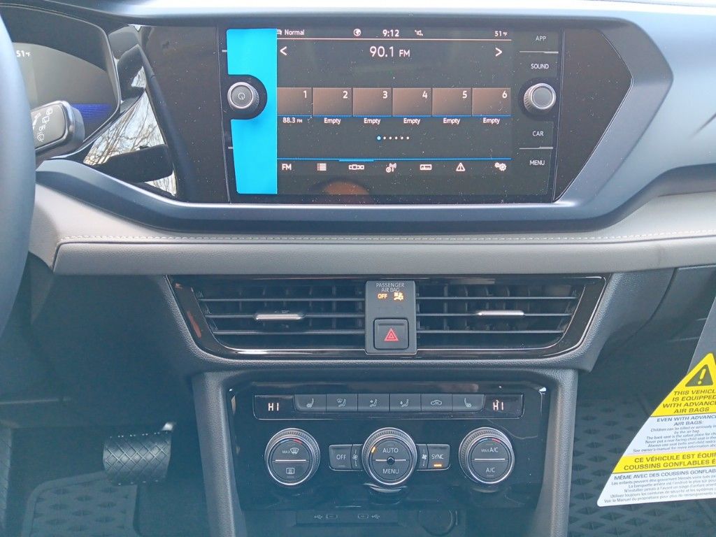 2024 Volkswagen Taos SE photo 17