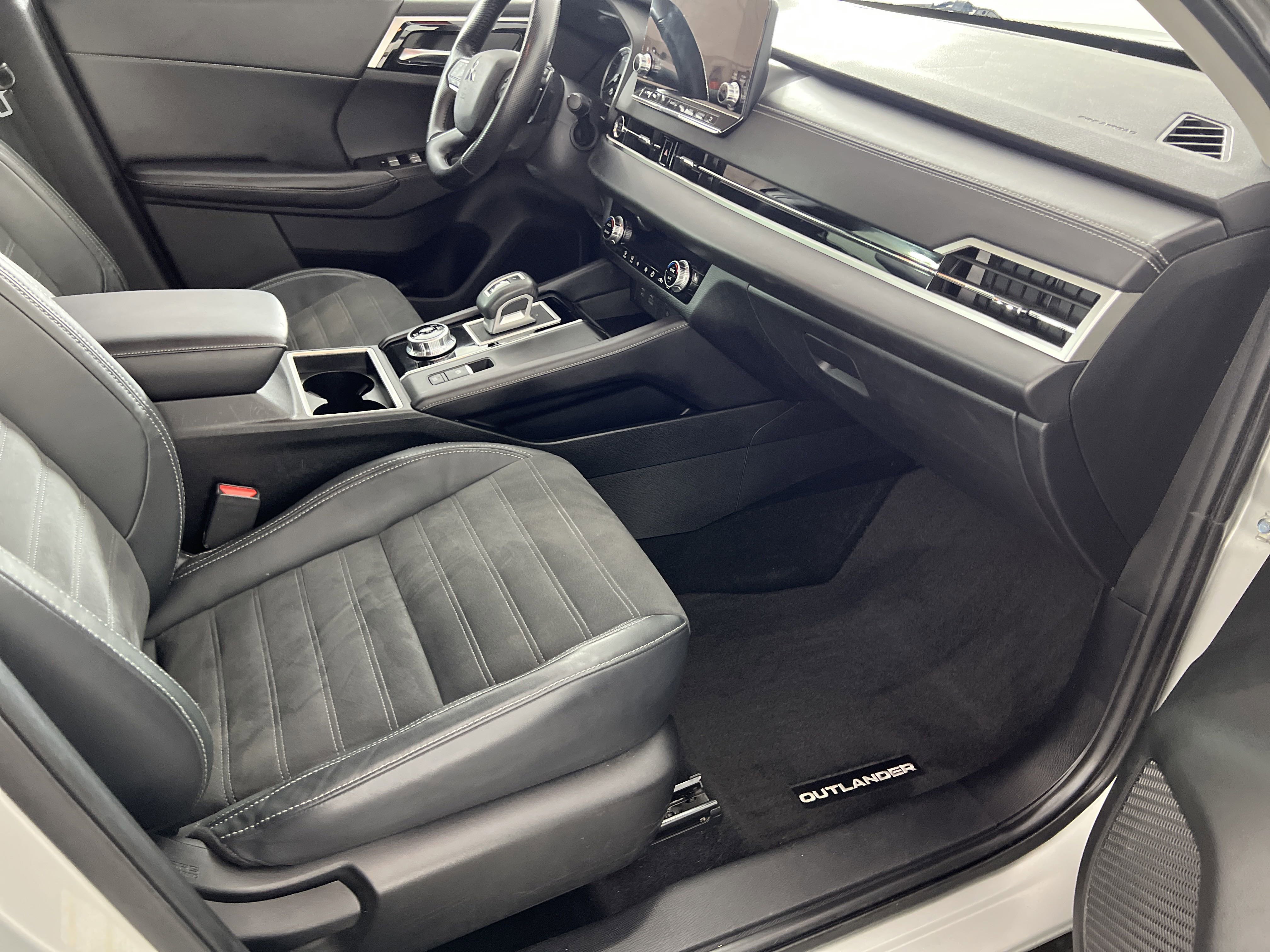 2022 Mitsubishi Outlander SE photo 4