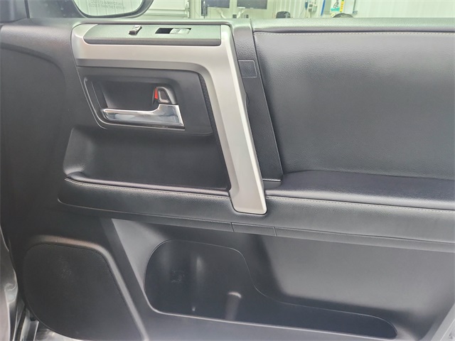 2020 Toyota 4Runner SR5 photo 33