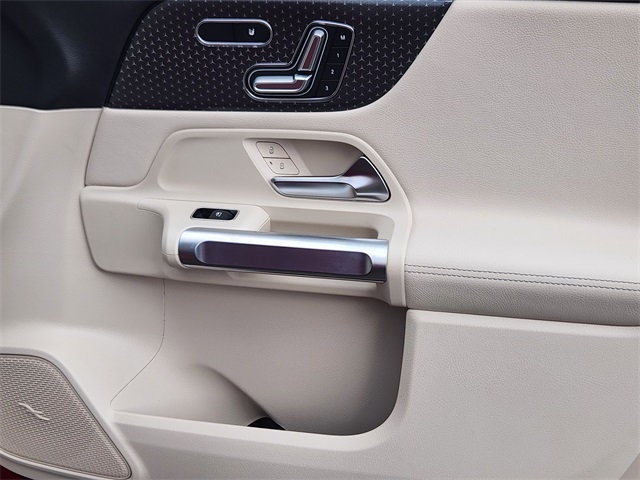 2026 Mercedes Benz GLB 250 4MATIC photo 15