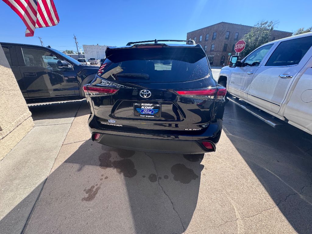 2021 Toyota Highlander XLE photo 6