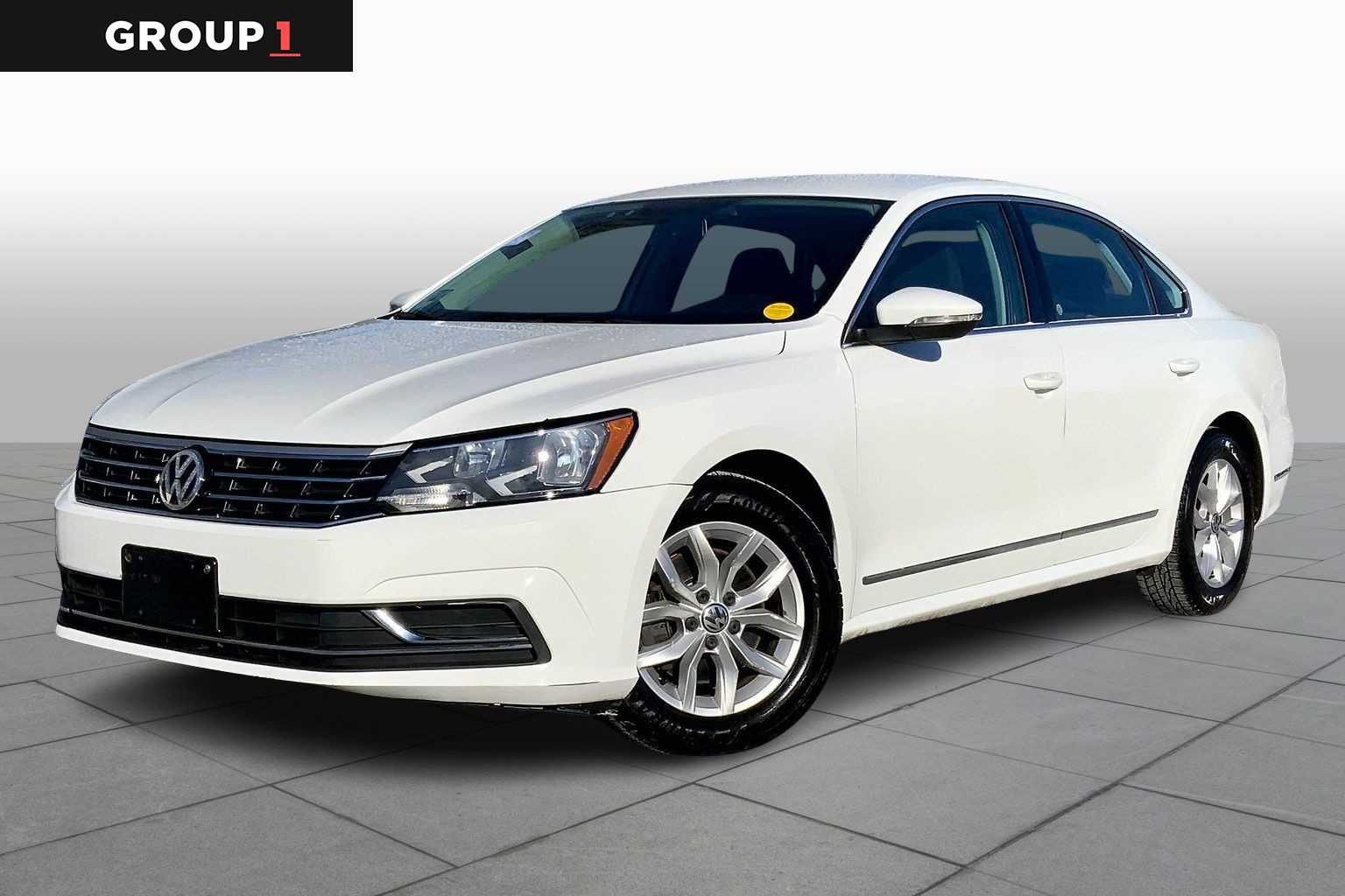2017 Volkswagen Passat S's photo