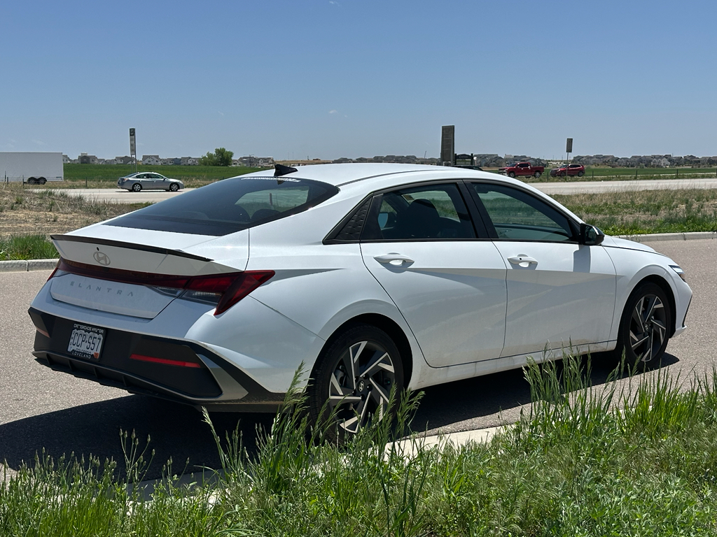 2025 Hyundai Elantra SEL Sport photo 4