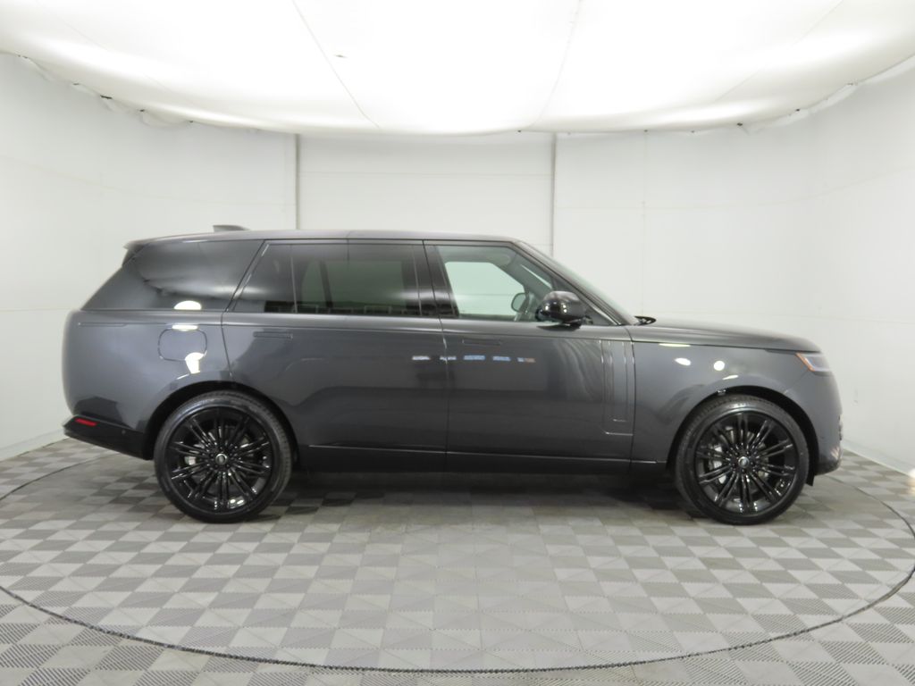 2025 Land Rover Range Rover SE photo 4