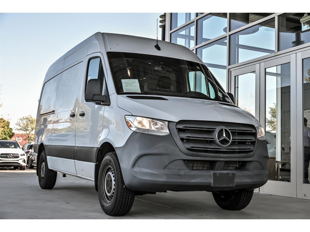 2021 Mercedes-Benz Sprinter Crew Van Base's photo