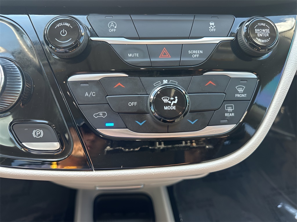 2023 Chrysler Voyager LX photo 19