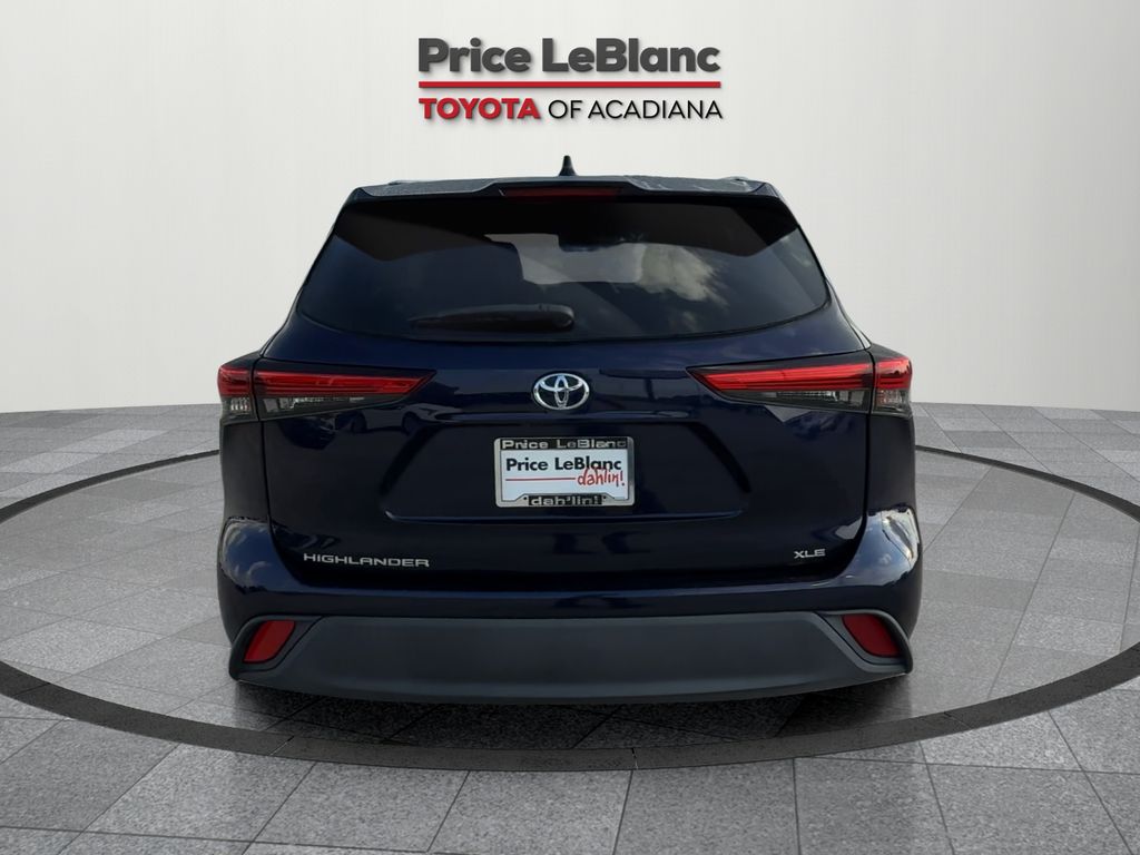 2021 Toyota Highlander XLE photo 6
