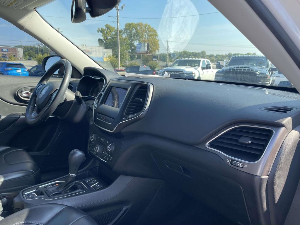 2019 Jeep Cherokee Latitude photo 13