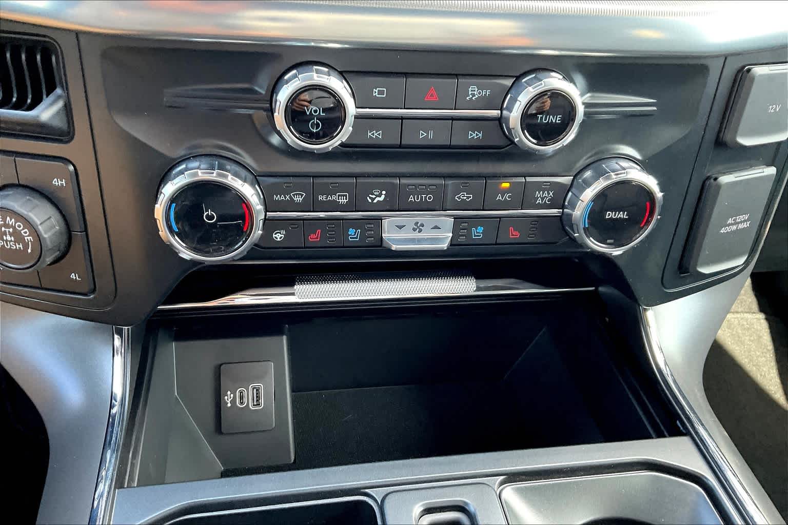 2025 Ford F-150 Lariat photo 16