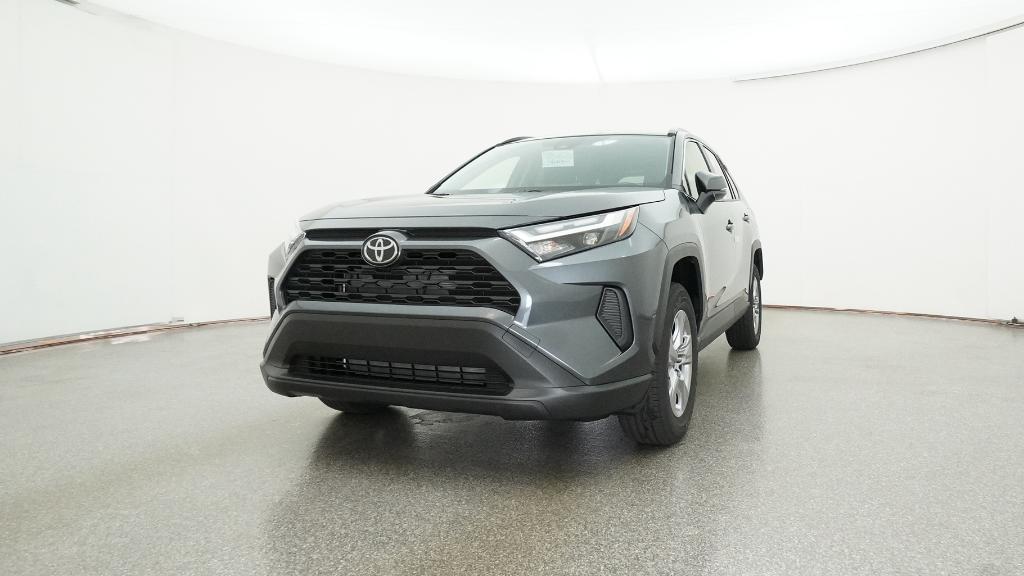 2025 Toyota RAV4 XLE photo 4