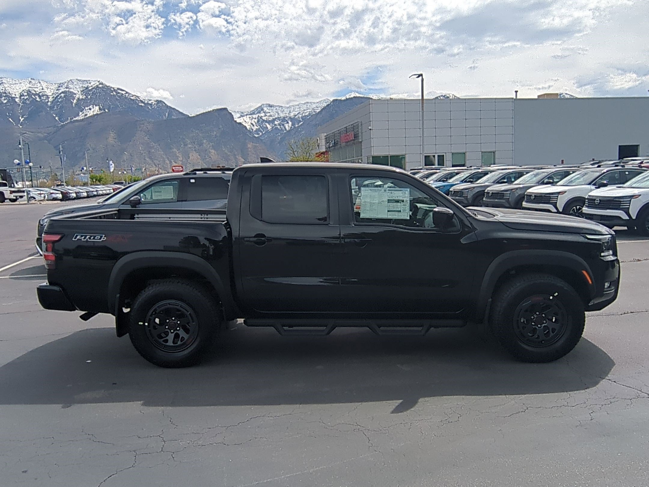 2025 Nissan Frontier Crew Cab PRO-4X photo 2