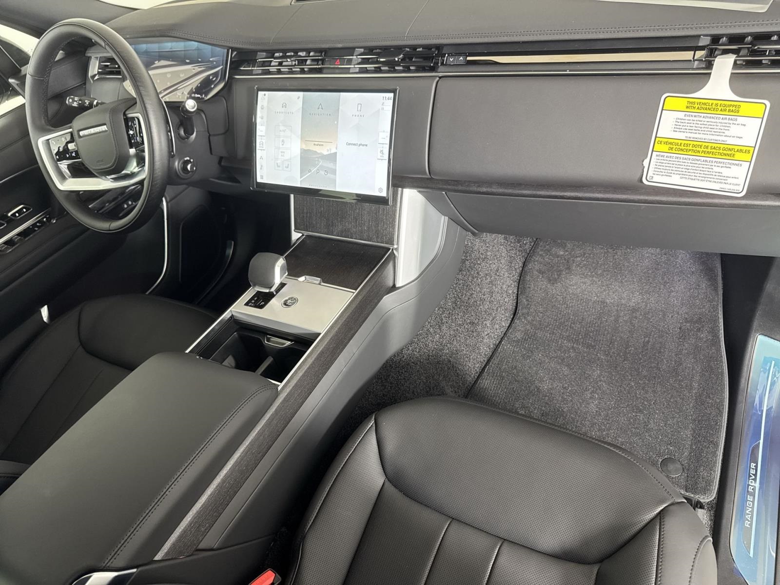 2025 Land Rover Range Rover SE photo 33