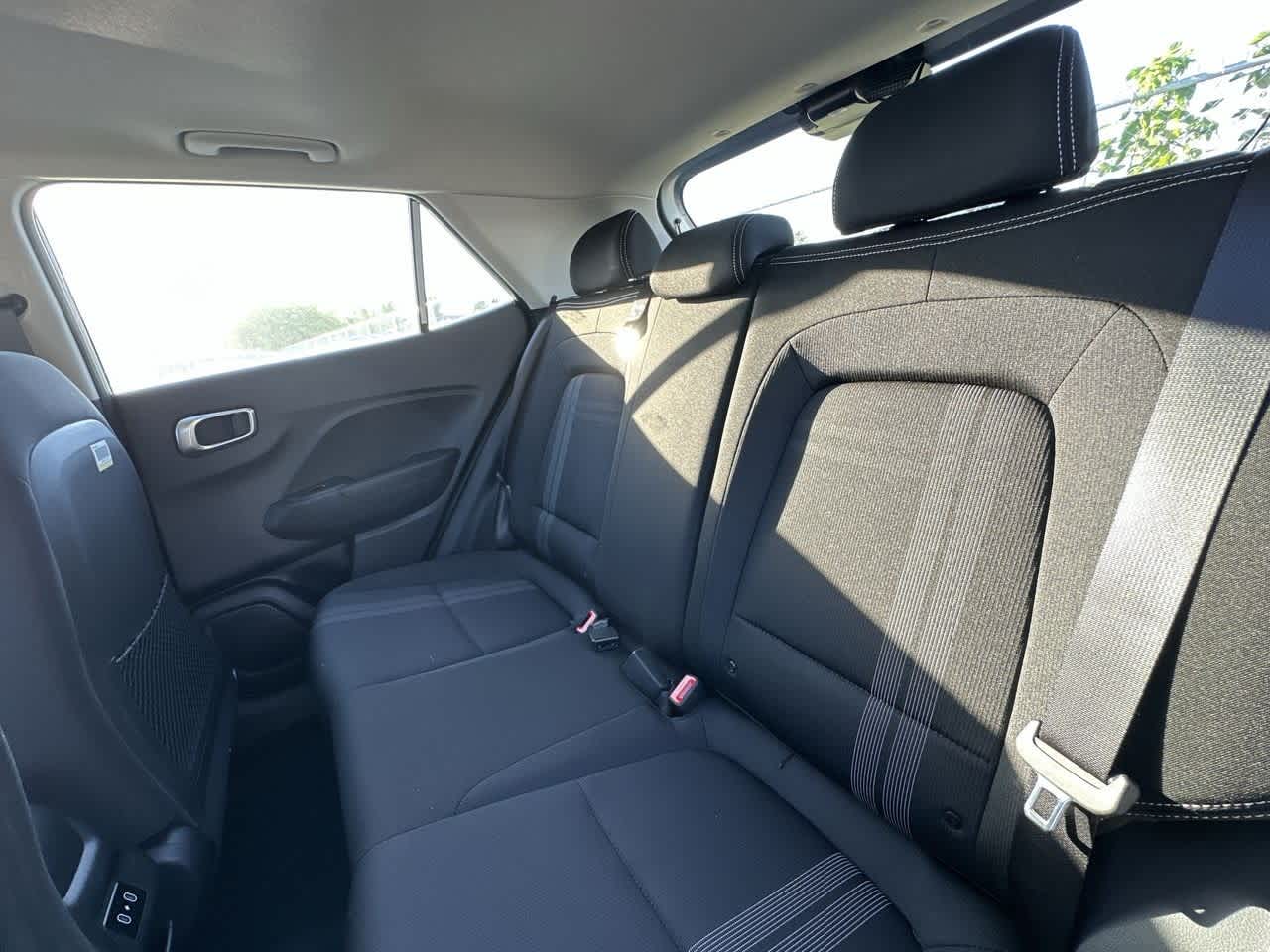 2025 Hyundai Venue SEL photo 21