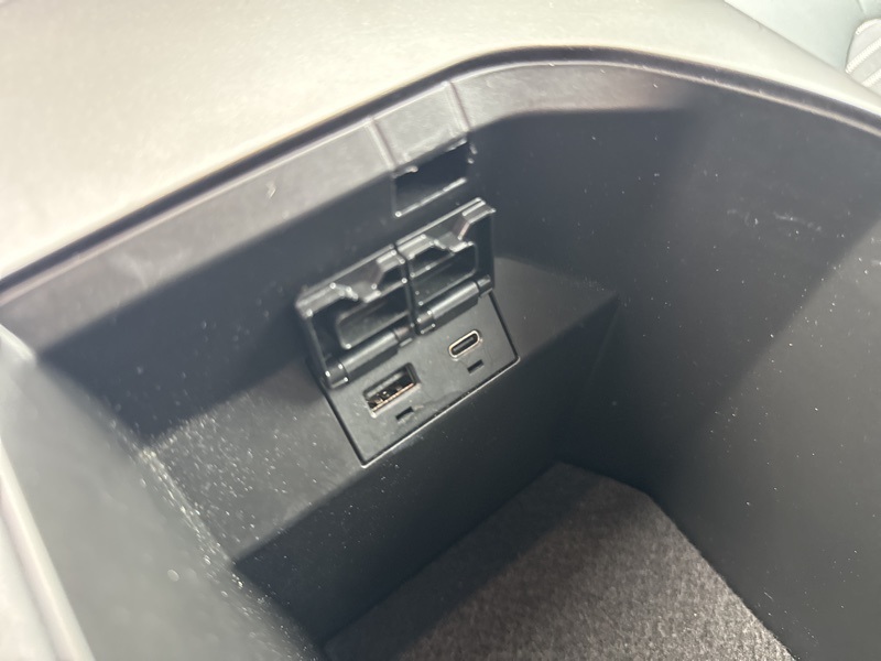 2022 Toyota Camry SE photo 32
