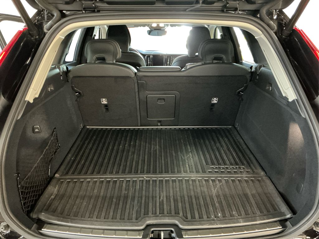2025 Volvo XC60 Hybrid T8 Plus photo 19