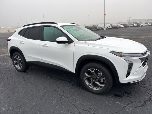 2025 Chevrolet Trax LT photo 3