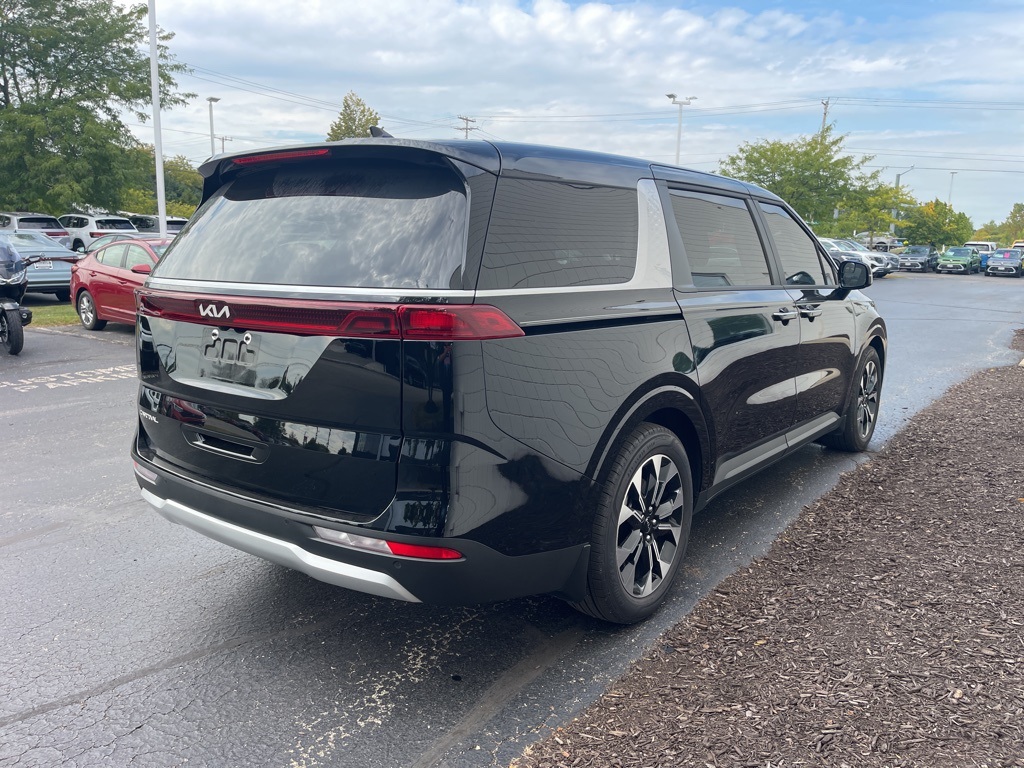 2024 Kia Carnival EX photo 3