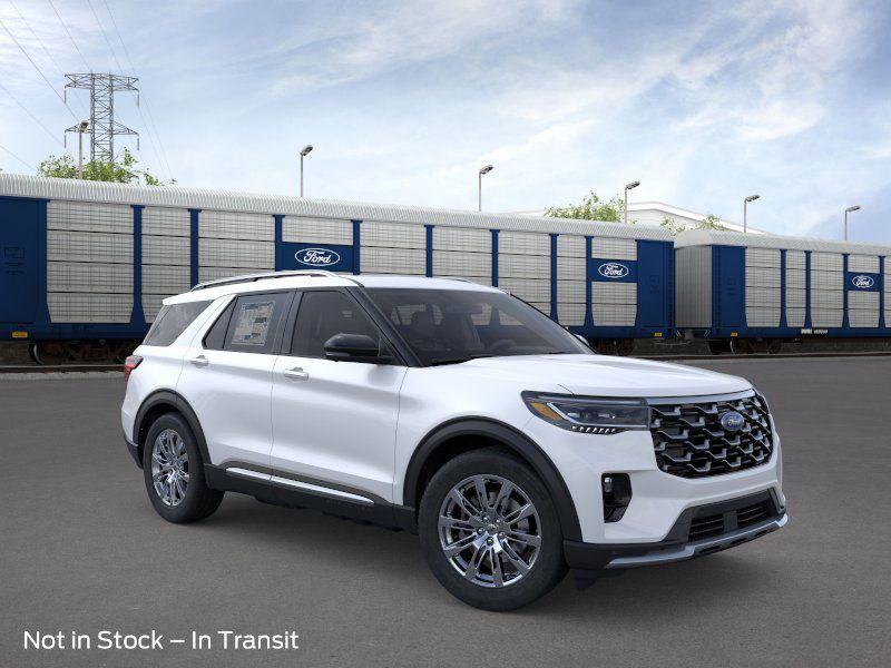2026 Ford Explorer Platinum's photo