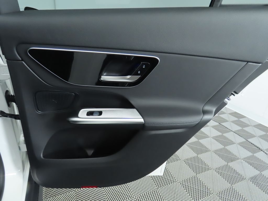 2025 Mercedes Benz GLC 300 photo 26
