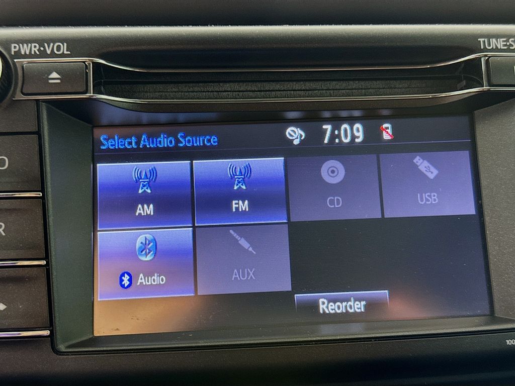 2016 Toyota RAV4 LE photo 10