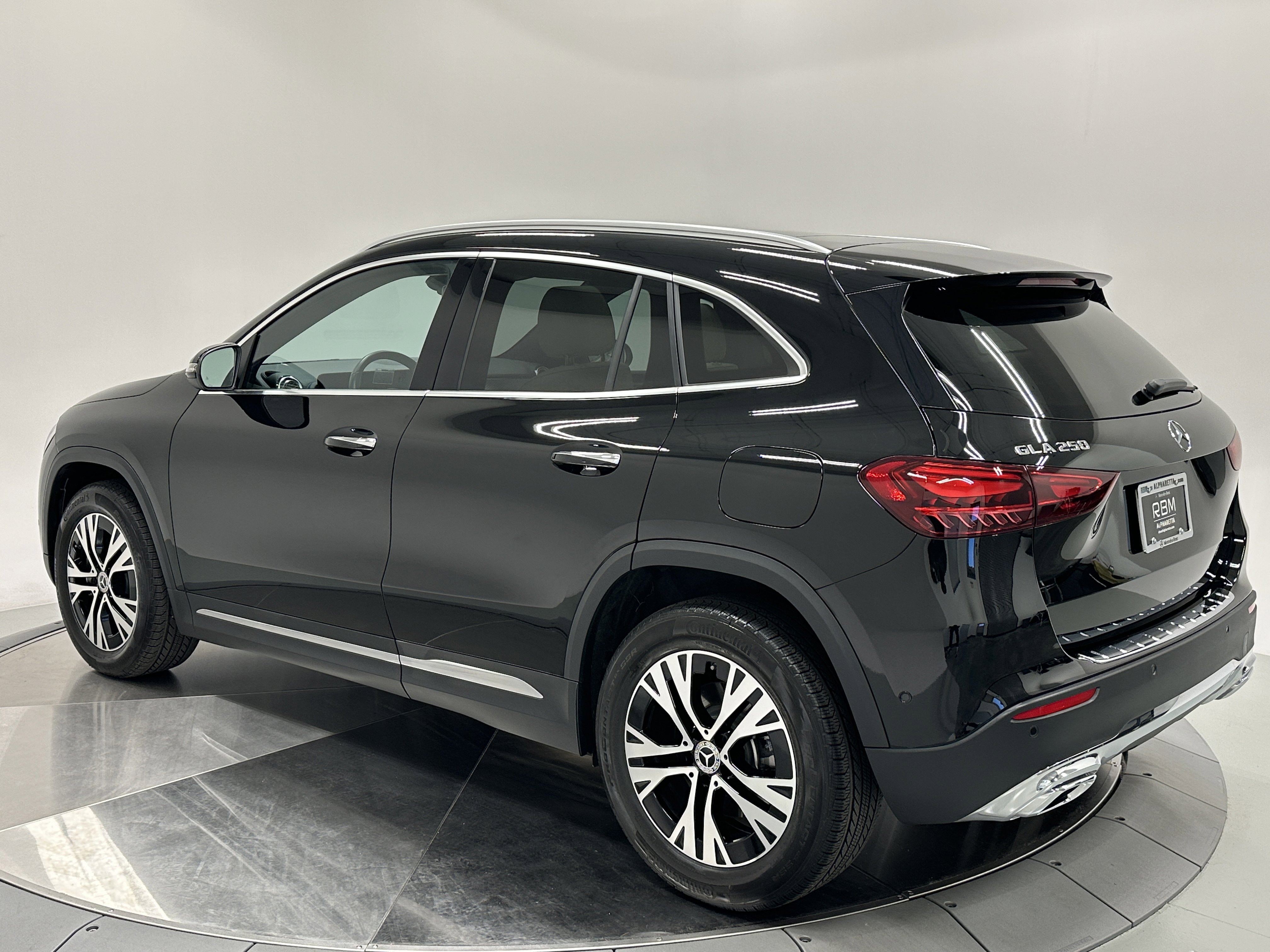 2025 Mercedes Benz GLA 250 photo 3