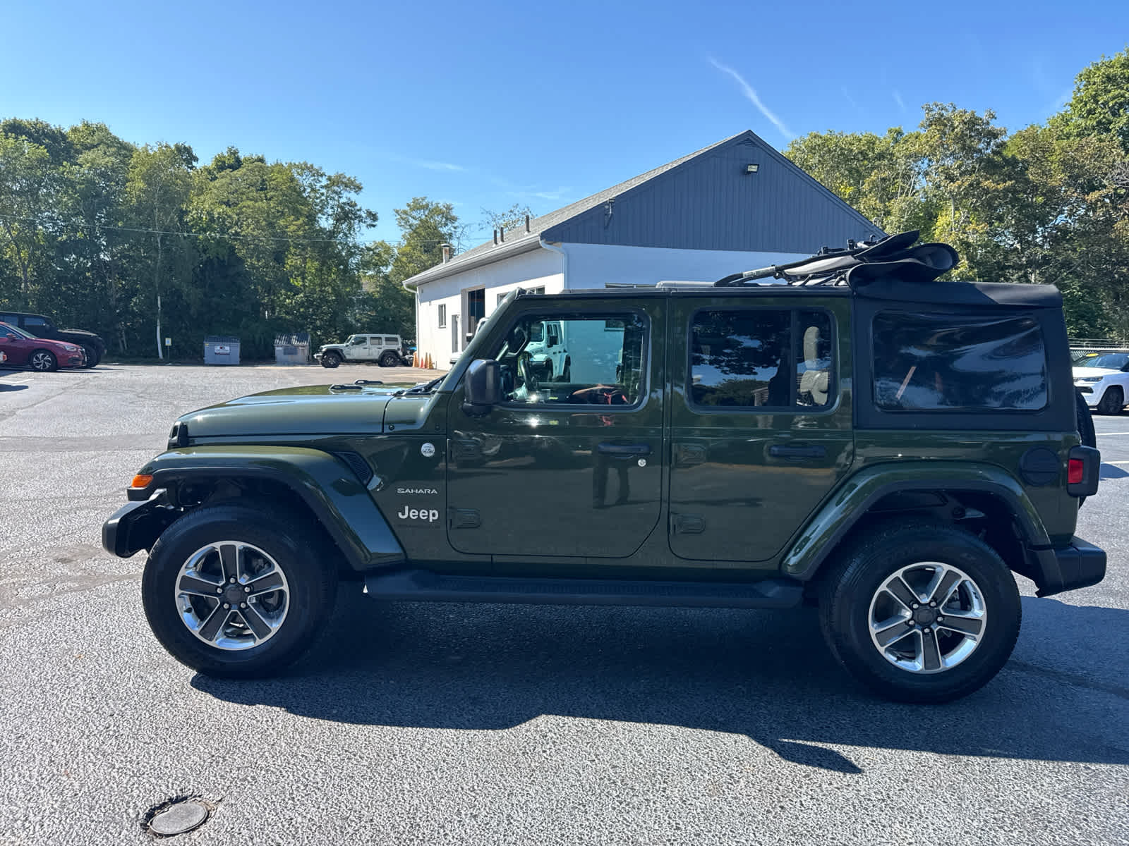 2023 Jeep Wrangler Sahara photo 3