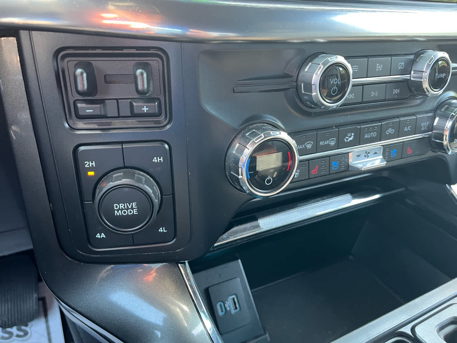 2021 Ford F-150 Lariat photo 32