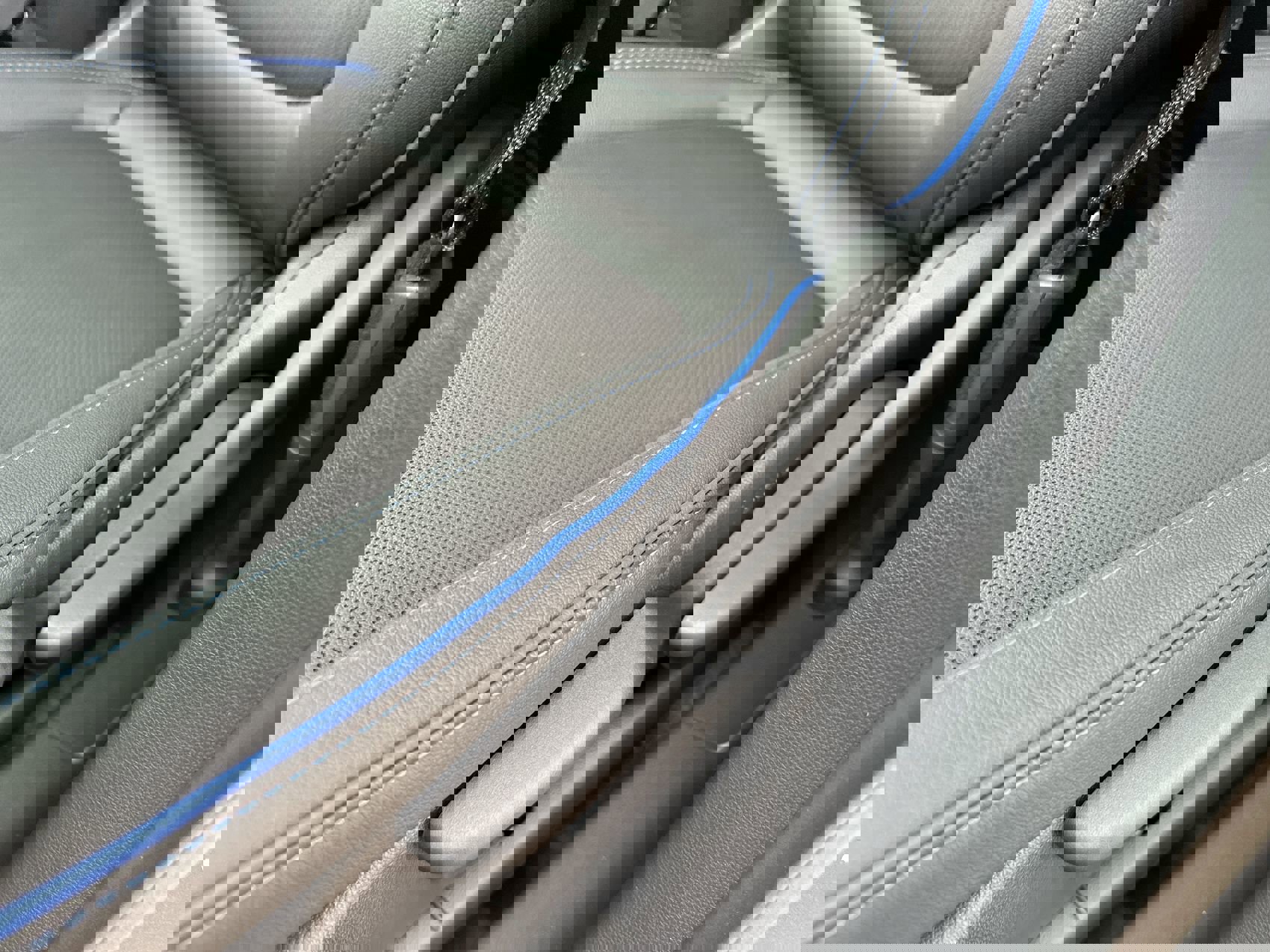 2025 Buick Encore GX Sport Touring photo 17