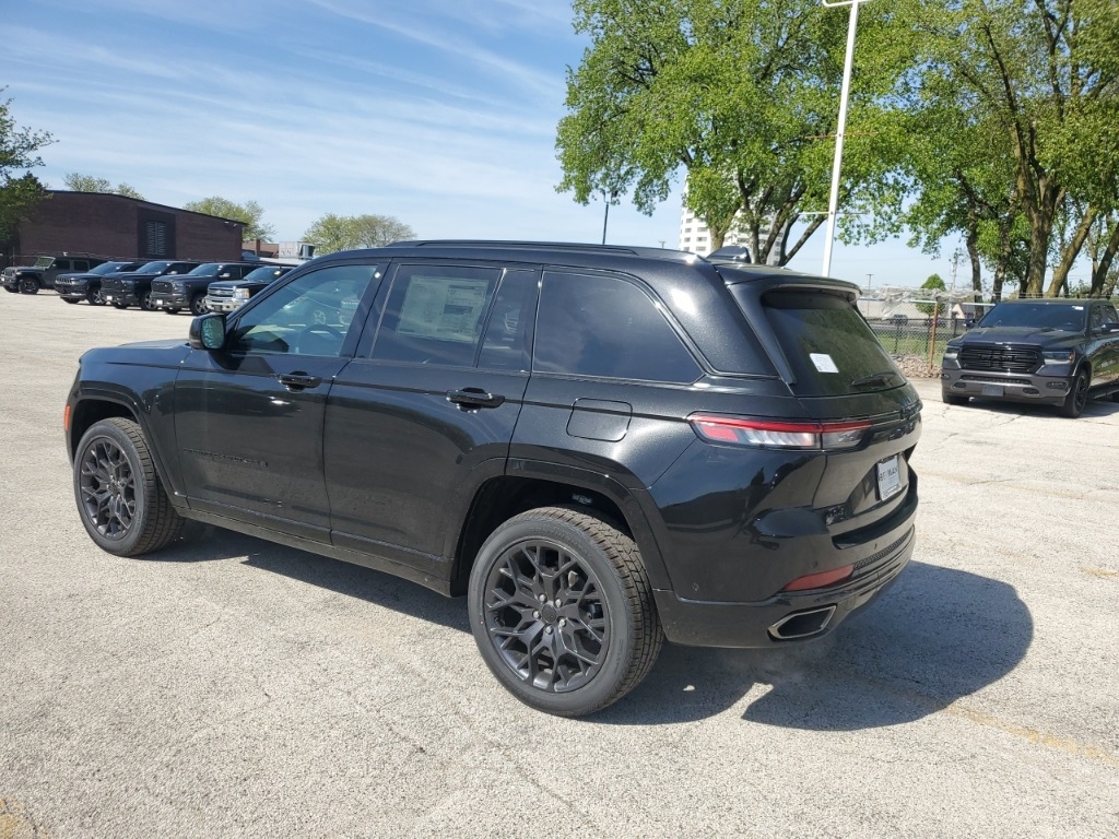 2025 Jeep Grand Cherokee Summit photo 5