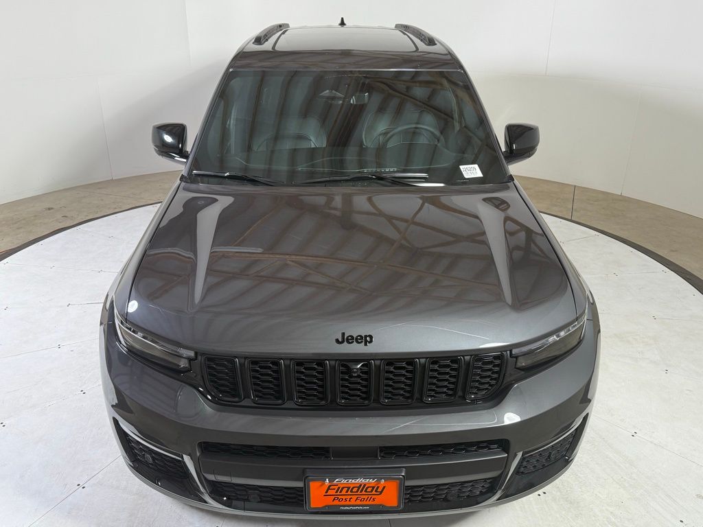 2025 Jeep Grand Cherokee Limited photo 2