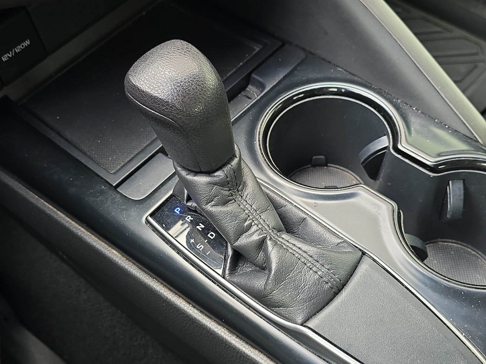 2018 Toyota Camry SE XLE photo 18