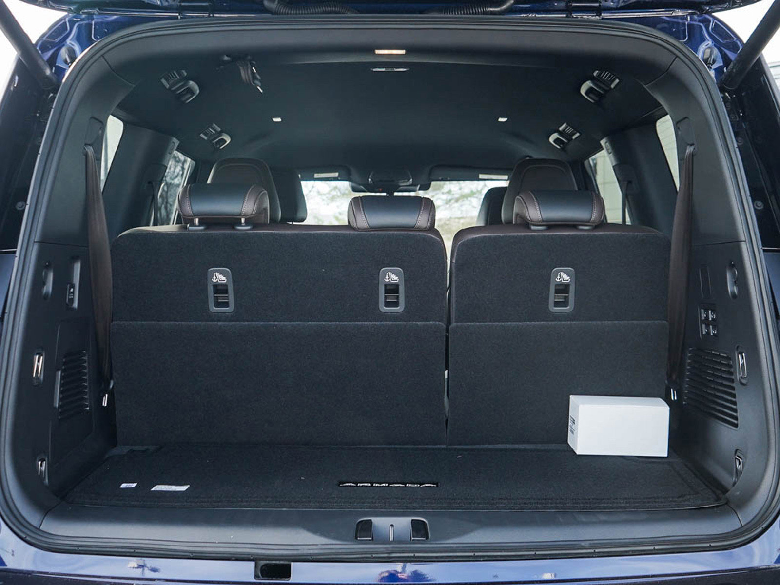 2025 Nissan Armada SL photo 3