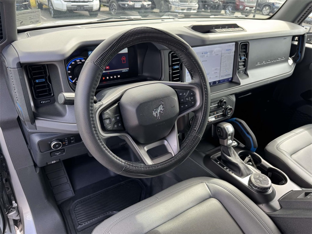 2024 Ford Bronco Black Diamond photo 2