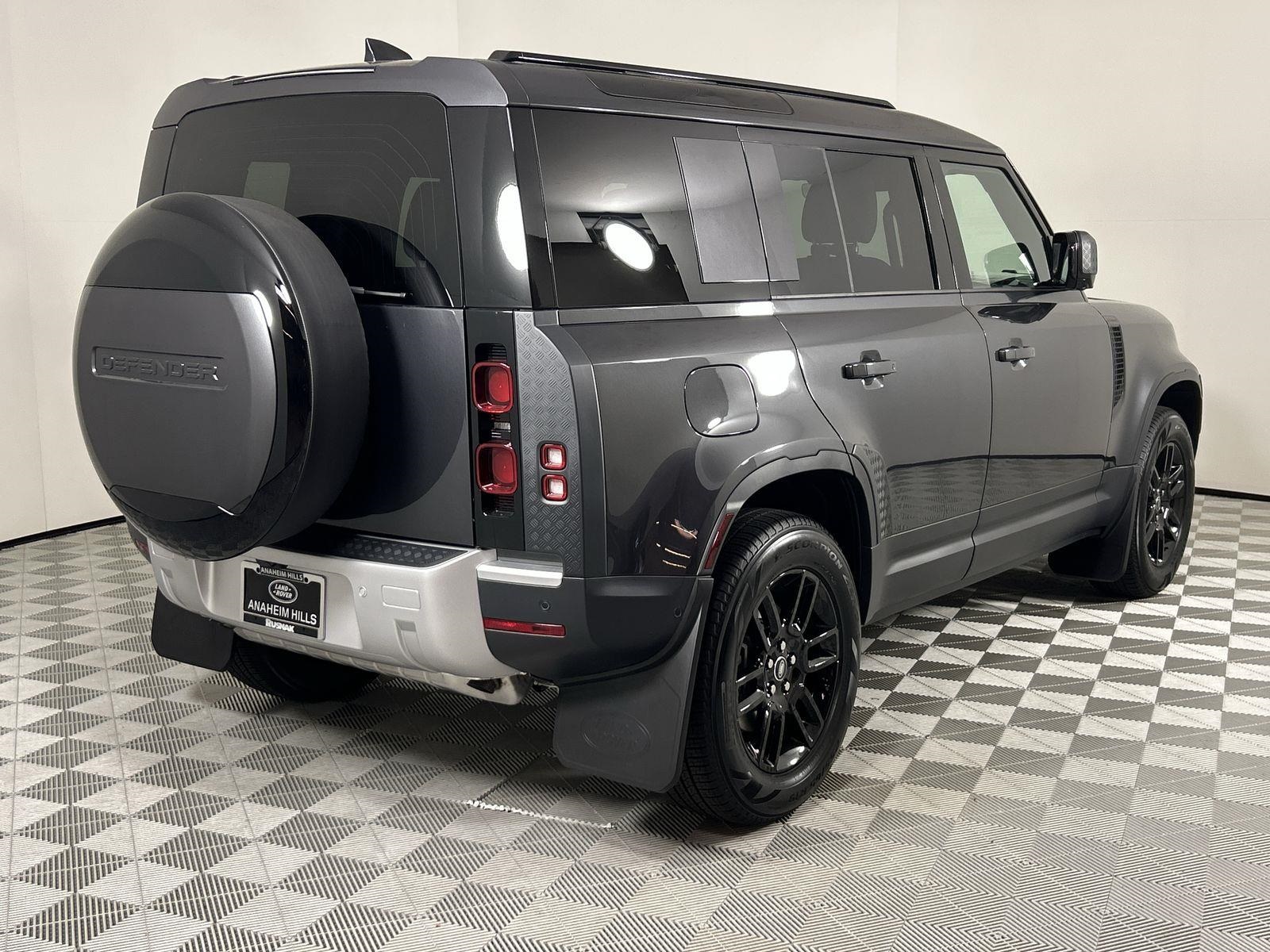 2025 Land Rover Defender 110 S photo 5
