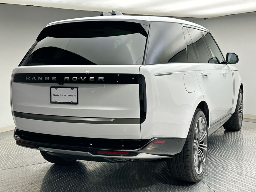 2025 Land Rover Range Rover SE photo 2