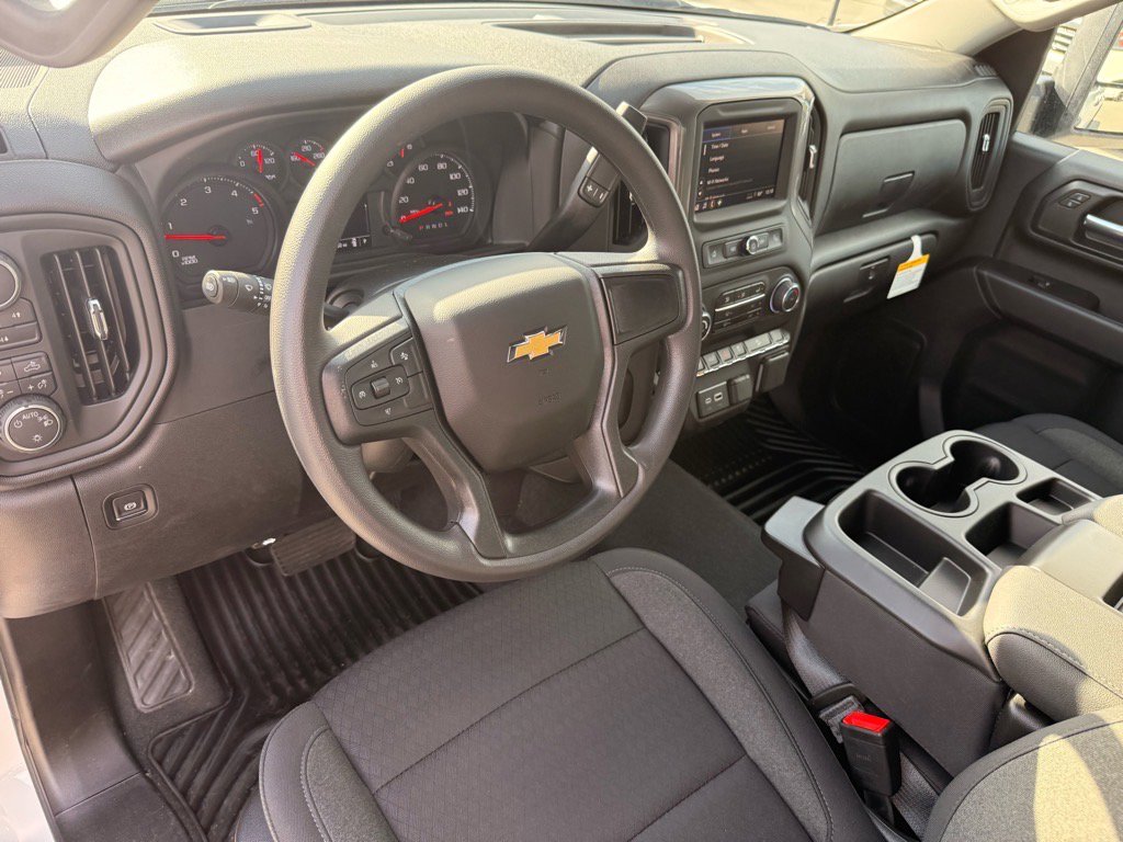 2025 Chevrolet Silverado 2500HD Custom photo 3