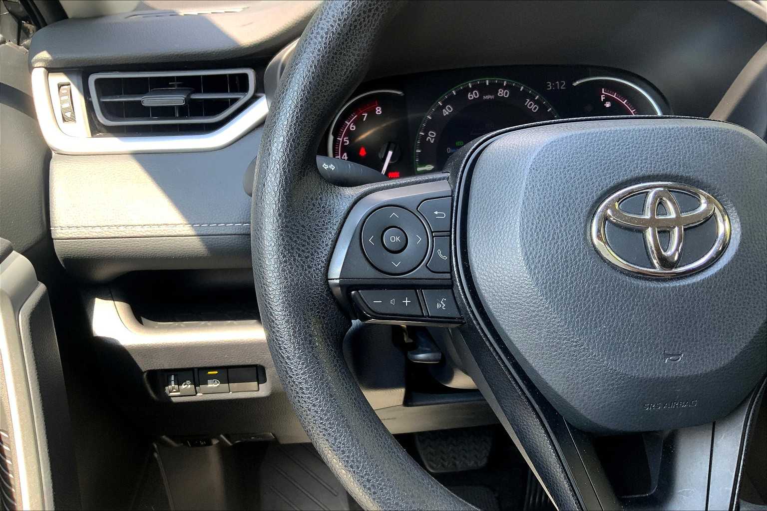 2024 Toyota RAV4 XLE photo 20